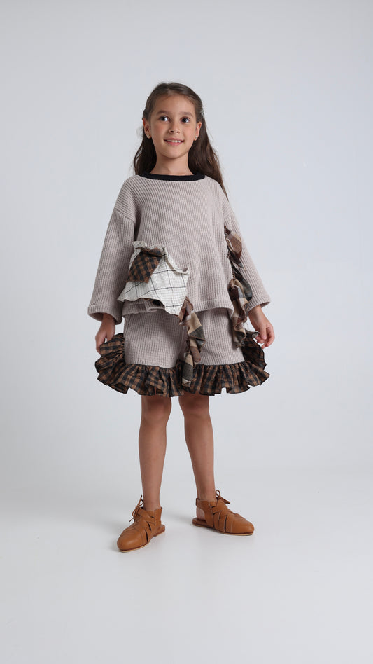 Girls beige ruffled knitted set